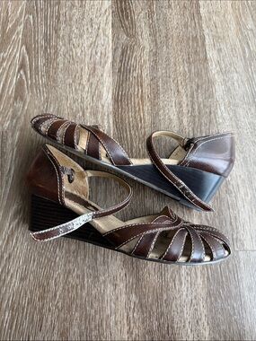 Mudd Y2K Brown Wedge Sandals